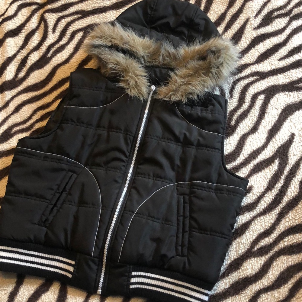 Puffer zip up hoodie vest with faux fur